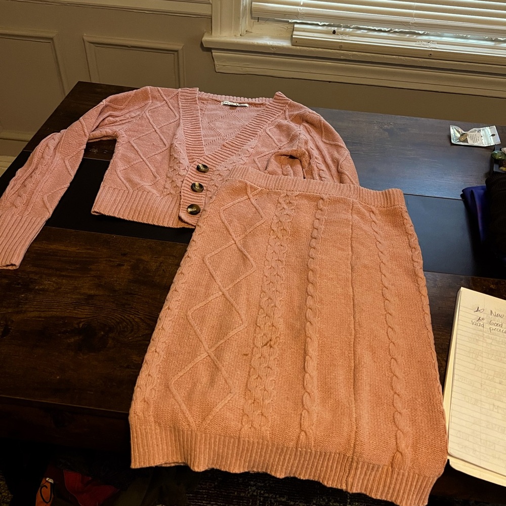IN NEW CONDITION pale pink 2 peace skirt set!
